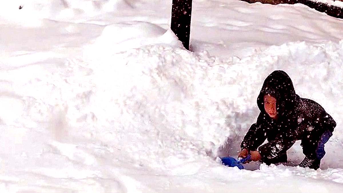 ਲੱਦਾਖ ’ਚ ਸੀਜ਼ਨ ਦੀ ਪਹਿਲੀ ਬਰਫ਼ਬਾਰੀ